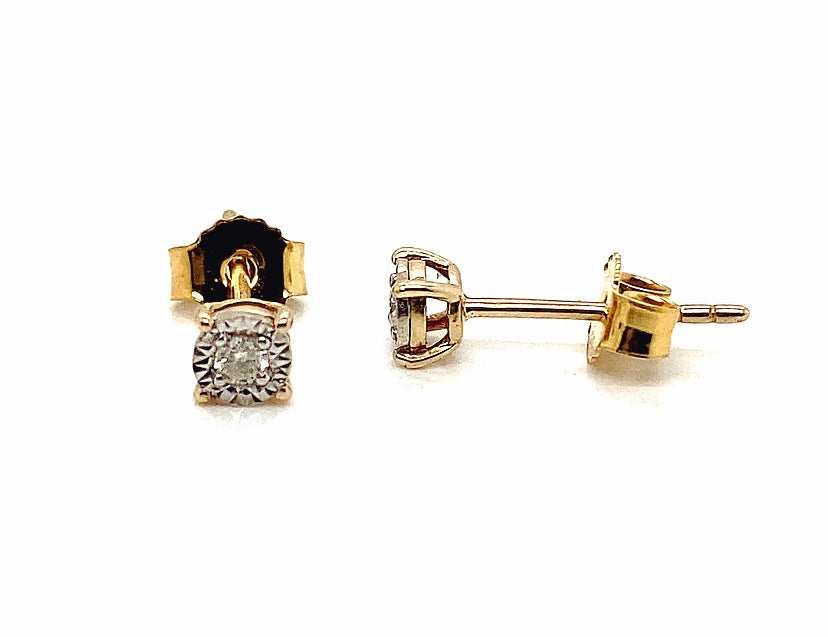 Veda Petite Solid Gold and 0.05 Carat Diamond Studs - Caesar Loves Ava