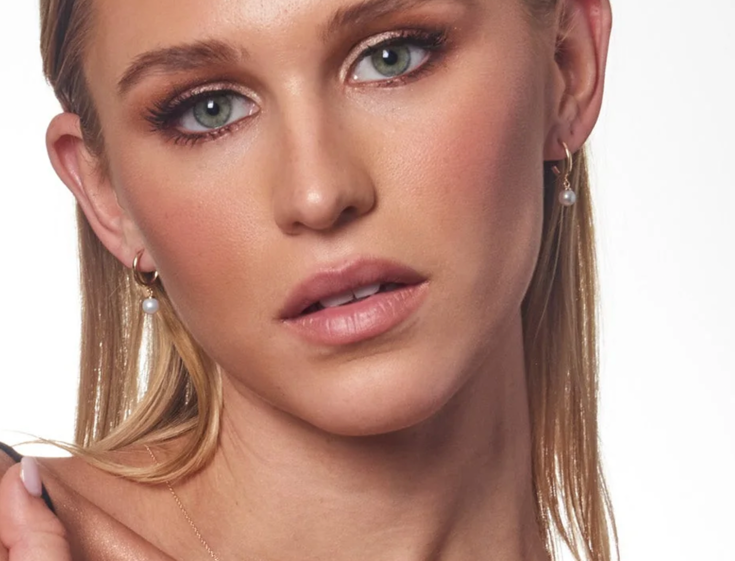 Delphine Solid Gold and Freshwater Pearl Hanging Earrings - Caesar Loves Ava